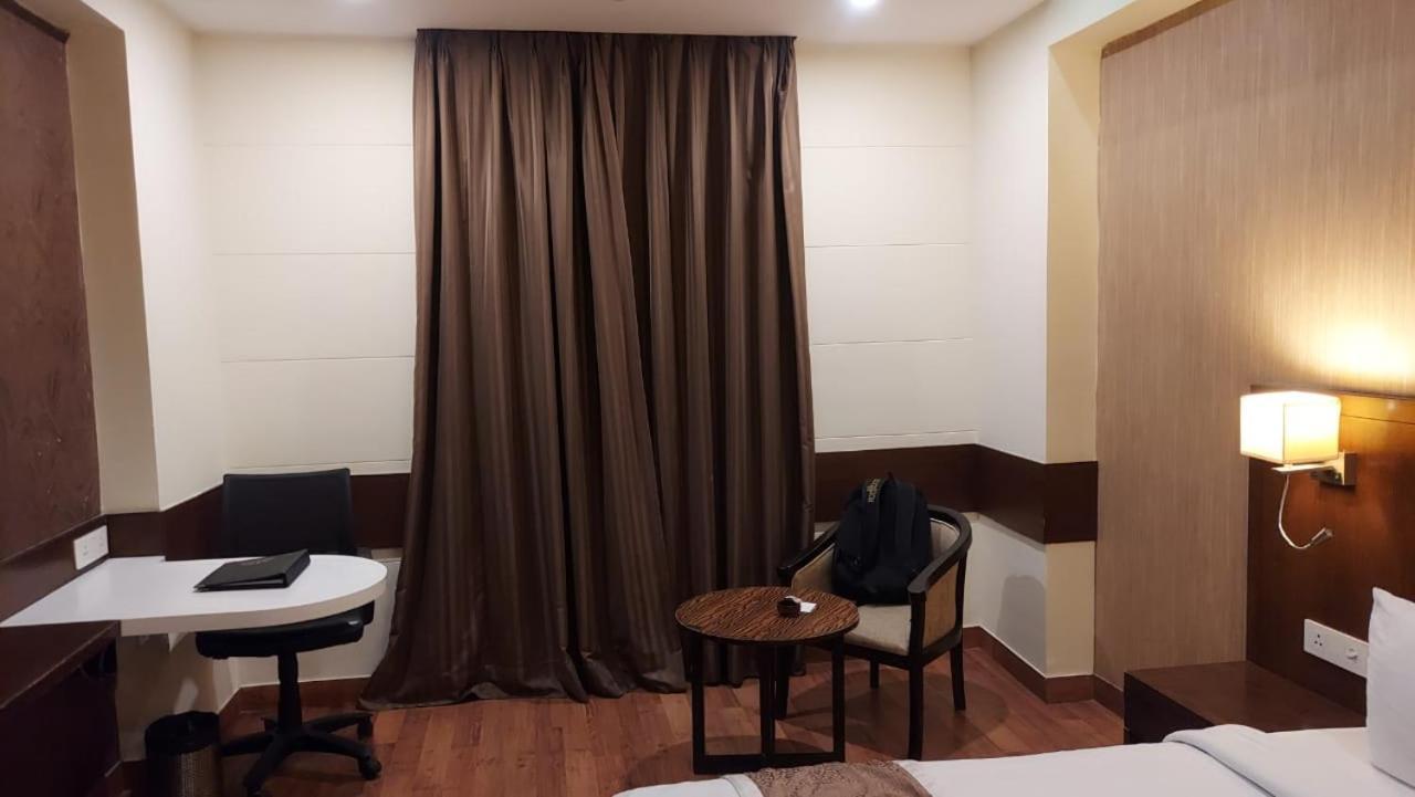 Hotel Casaya Inn Chinhat Extérieur photo