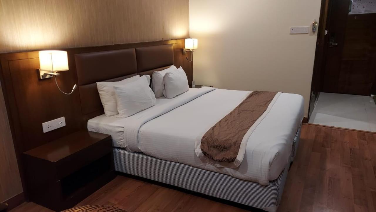 Hotel Casaya Inn Chinhat Extérieur photo