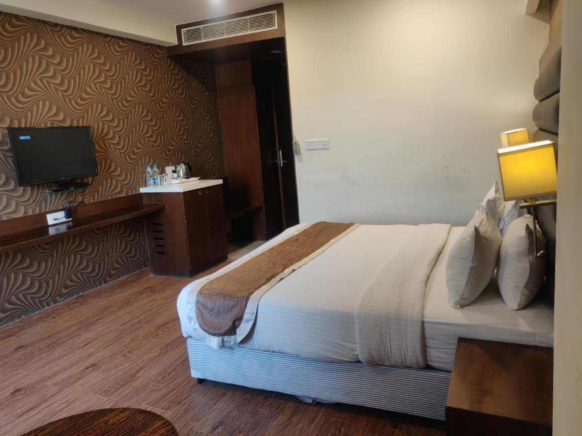 Hotel Casaya Inn Chinhat Extérieur photo