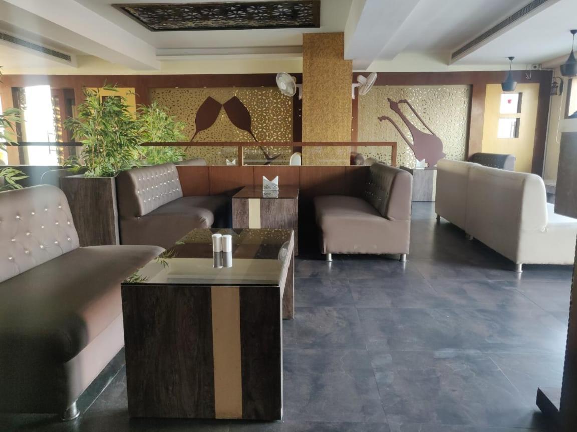 Hotel Casaya Inn Chinhat Extérieur photo