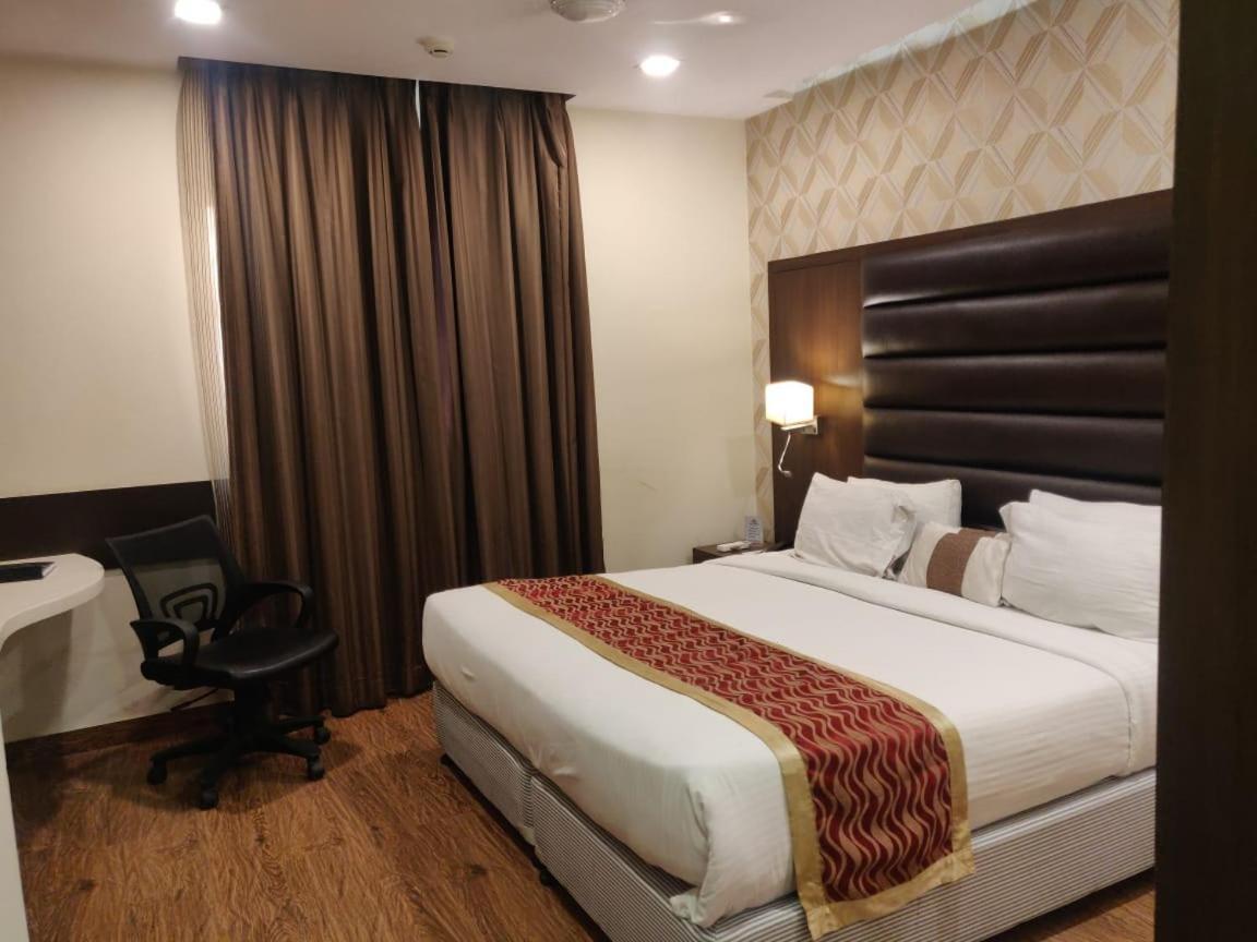 Hotel Casaya Inn Chinhat Extérieur photo