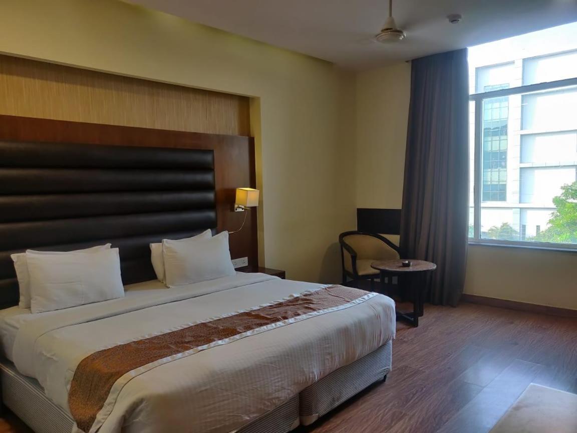 Hotel Casaya Inn Chinhat Extérieur photo