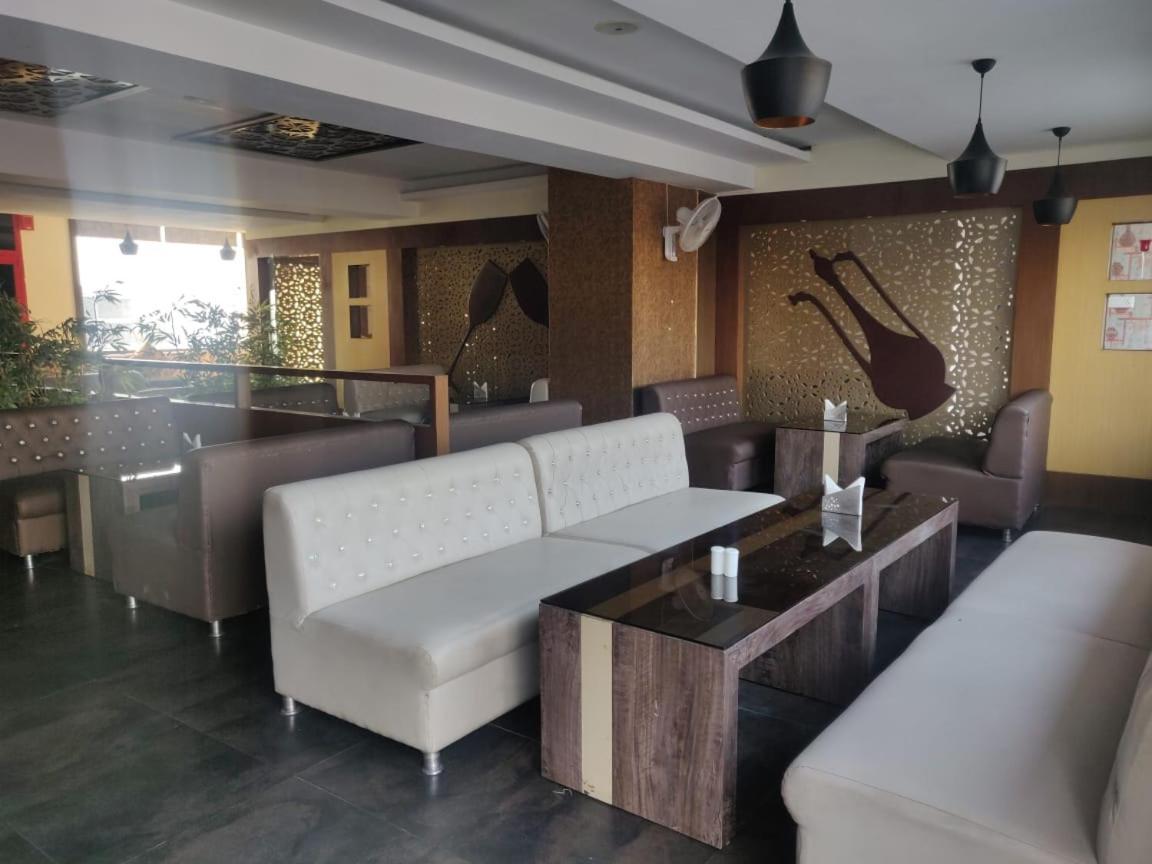 Hotel Casaya Inn Chinhat Extérieur photo