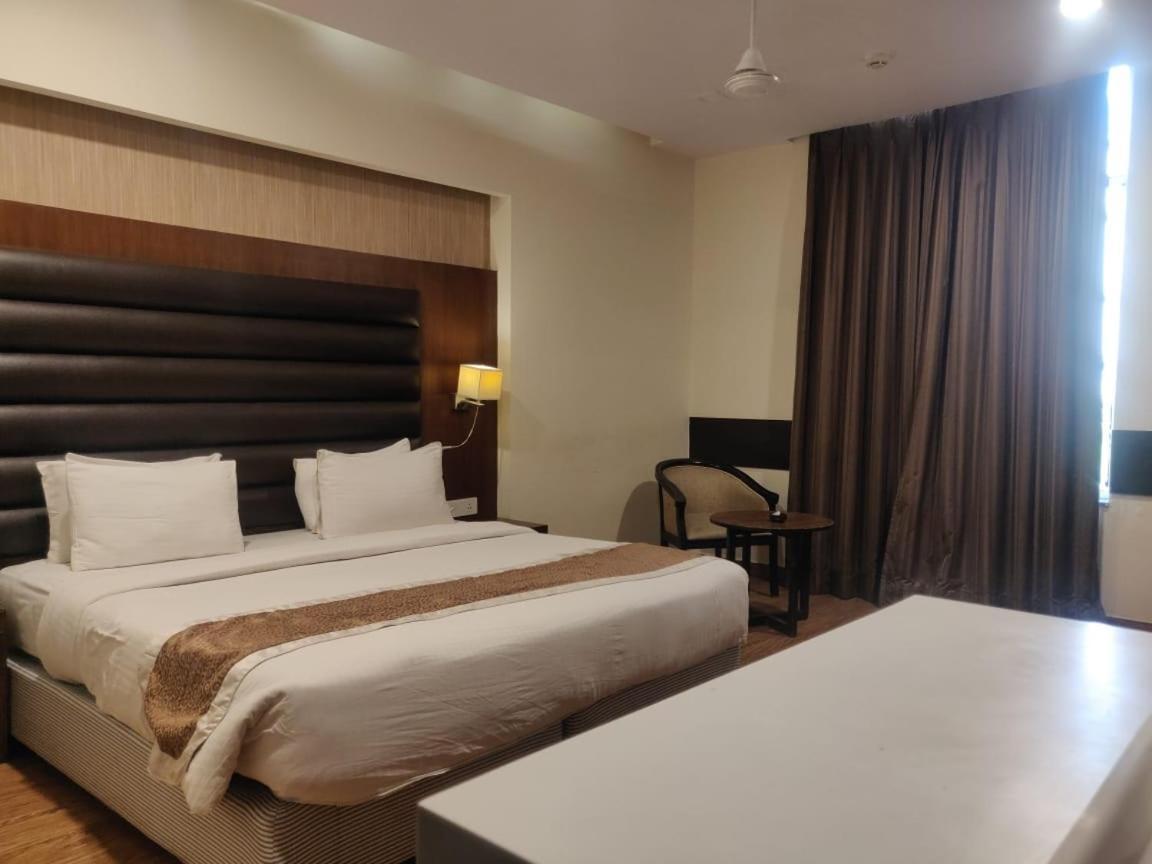 Hotel Casaya Inn Chinhat Extérieur photo