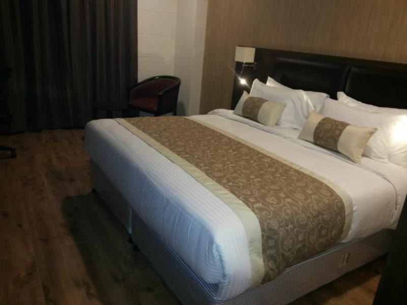 Hotel Casaya Inn Chinhat Extérieur photo