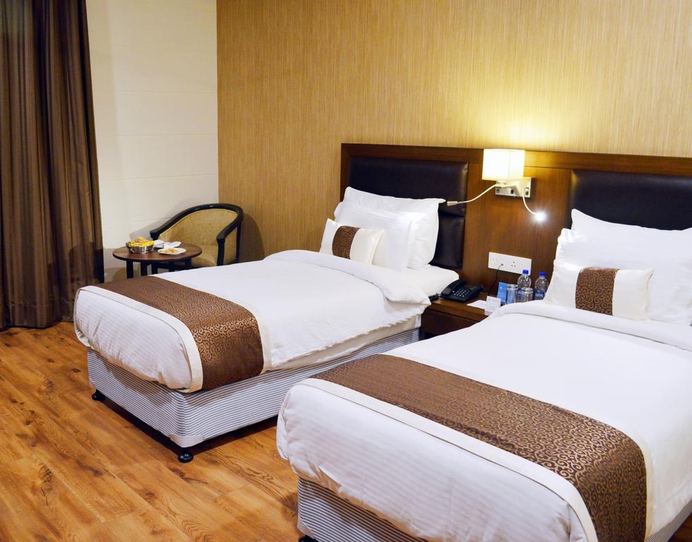 Hotel Casaya Inn Chinhat Extérieur photo